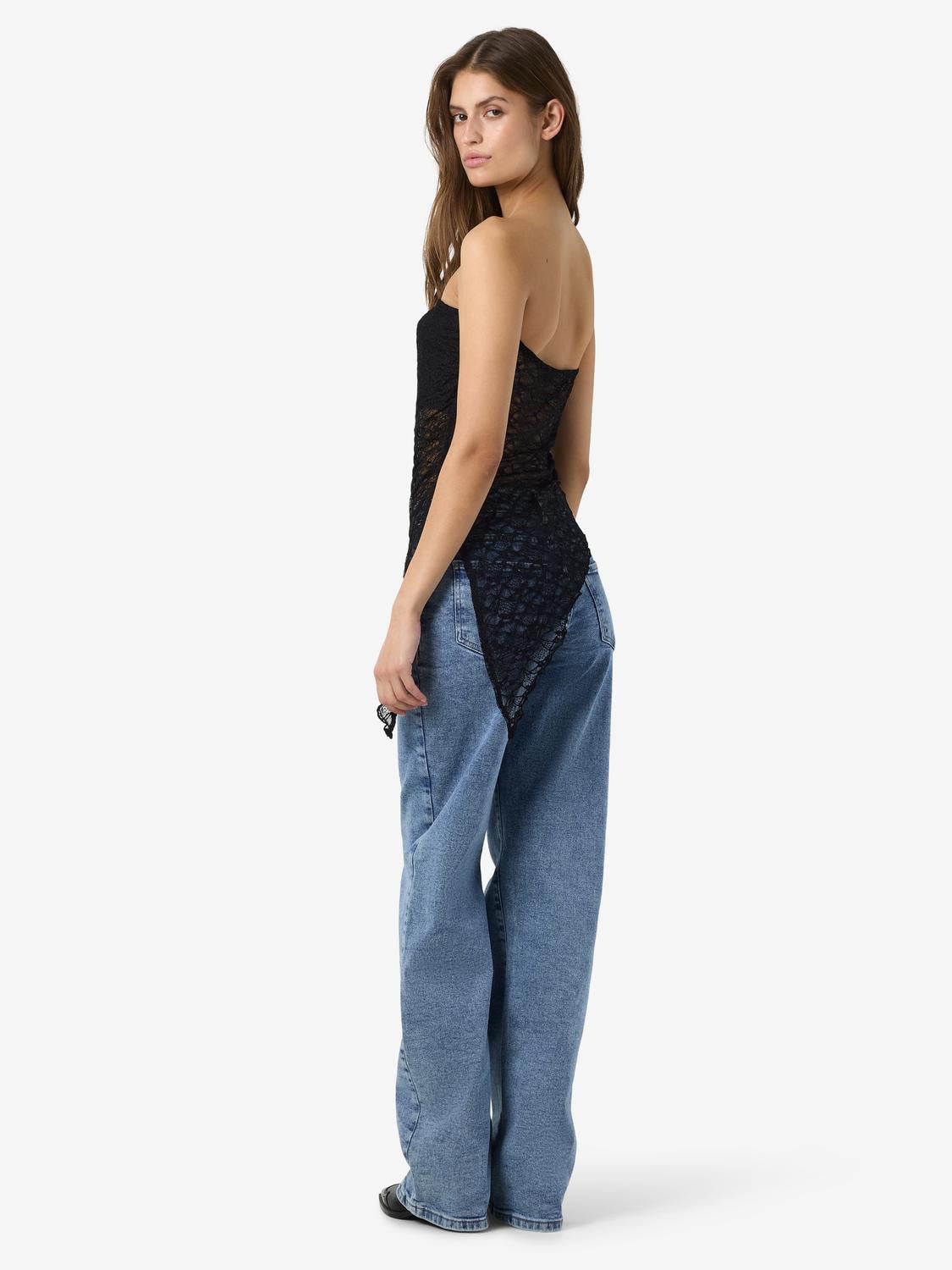 model_shot-front_full